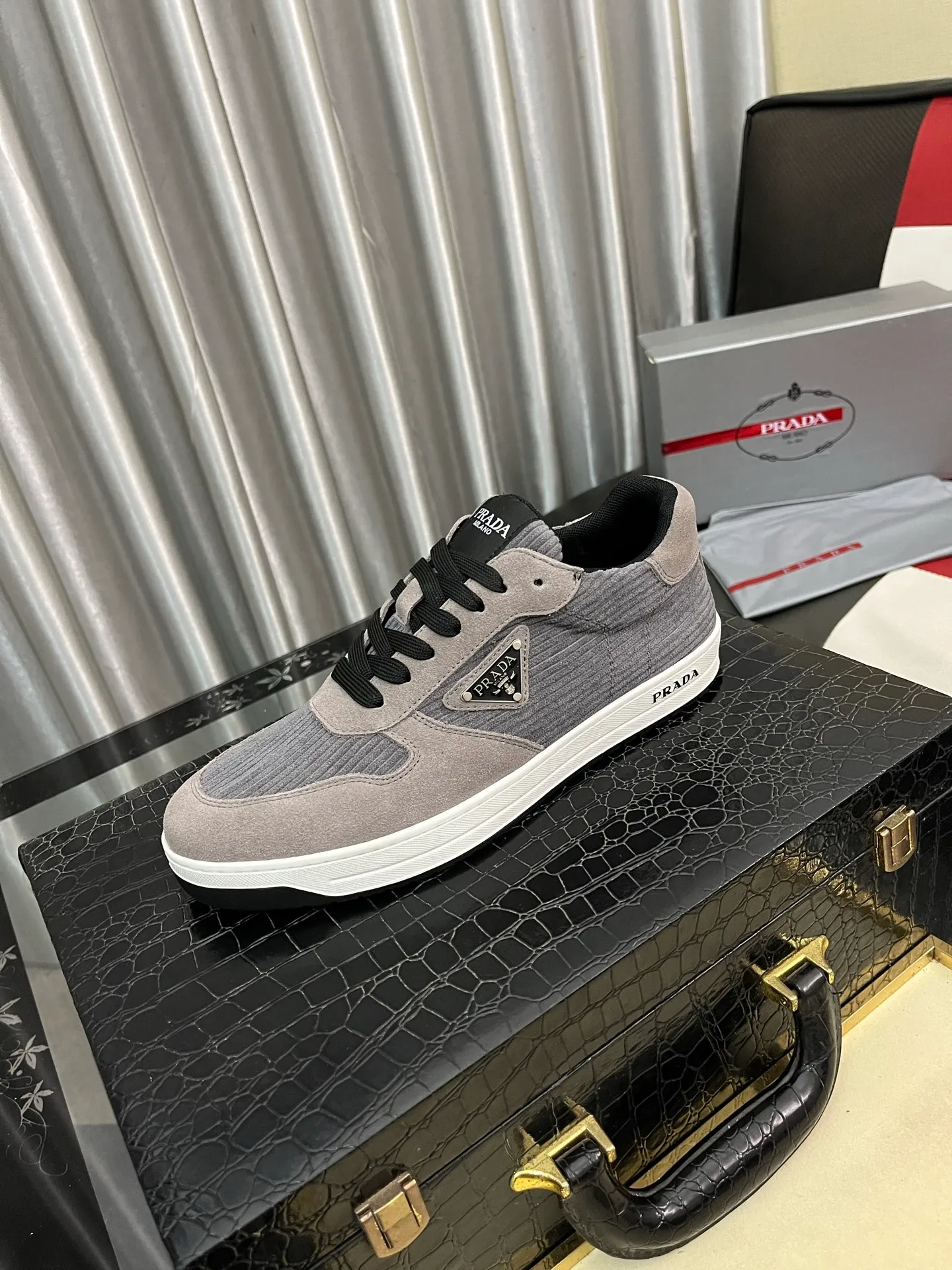 Men's shoes 💰380⌚️⌚️【PRADA】Prada casual shoes, originally developed 1:1, made of high-mercerized cowhide with imported cowhide, silk sheepskin lining, rubber outsole, comfortable and soft on the foot, size: 38-444️⃣Colors available